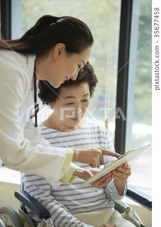 醫生,病人 醫生,病人 35677458