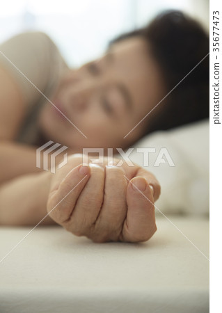 Sleep, relaxation, seniors 35677473