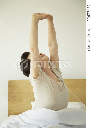 伸展,天氣,老年人 伸展,天氣,老年人 35677482