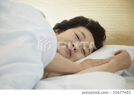 睡覺，放鬆，老年人 35677483