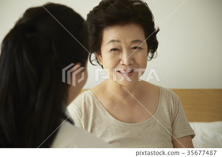 媽媽,女兒在一起 媽媽,女兒在一起 35677487