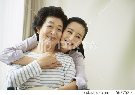 醫療,母親,女兒 醫療,母親,女兒 35677529