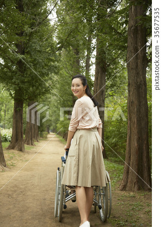 醫療,母親,女兒 醫療,母親,女兒 35677535