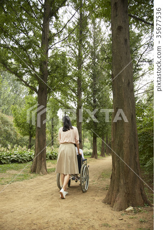 醫療,母親,女兒 醫療,母親,女兒 35677536