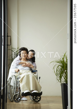 醫療,母親,女兒 醫療,母親,女兒 35677595