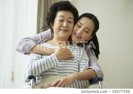 醫療,母親,女兒 醫療,母親,女兒 35677598