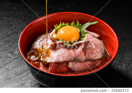 Roast beef bowl Roast beef bowl 35680372