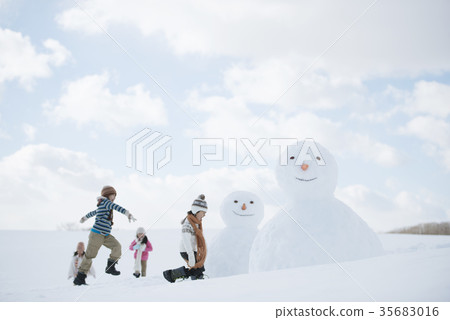演奏與雪人的小學童雪 35683016