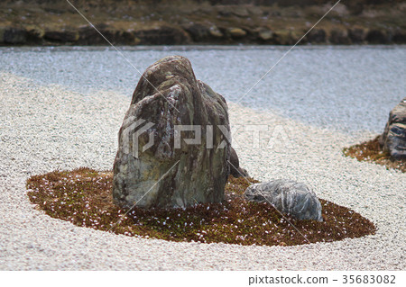Detail from a rock garden at the Ryoan-ji temple Detail from a rock garden at the Ryoan-ji temple 35683082