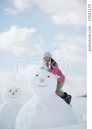演奏與雪人的小學童雪 演奏與雪人的小學童雪 35683179