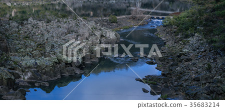 Cataract Gorge during the day. Cataract Gorge during the day. 35683214