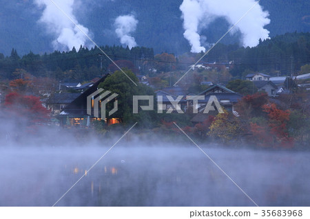 清晨的由布院溫泉鄉（由布市金鱗湖/由布院町） 35683968