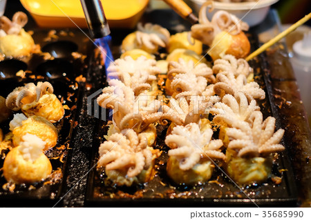 Fire cooking "Baby Octopus" in Takoyaki Japanese. 35685990
