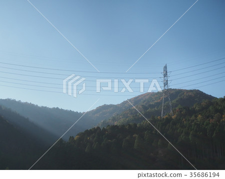 新鮮的山地景觀 35686194