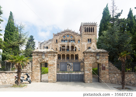 Entrance to Sanctuary of Santo Cristo in Pla, Igualada 35687272