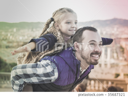 Father and daughter paying attention to sight 35687321