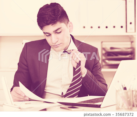 Man professional is having complicated issue in project Man professional is having complicated issue in project 35687372