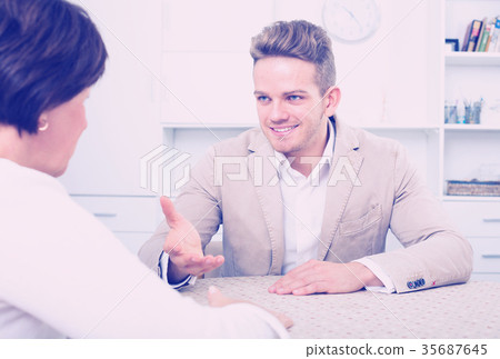 man offers woman good bargain 35687645