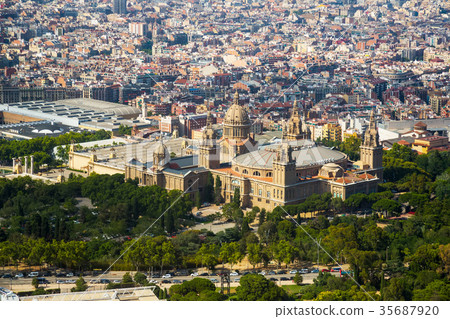 Historical neighbourhoods of Barcelona, view above 35687920