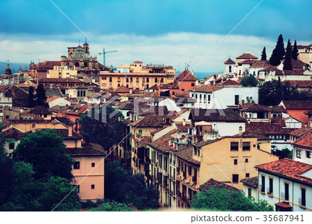 Day view to old part of Granada 35687941