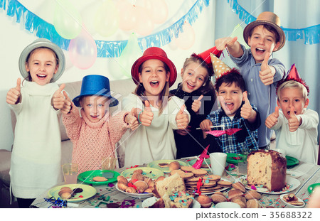 Group, children, birthday 35688322