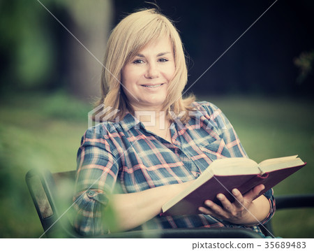 woman reading outdoors 35689483