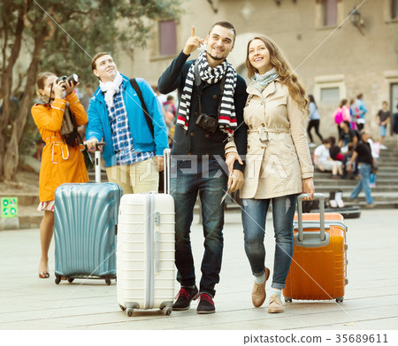 friends walking through city street 35689611