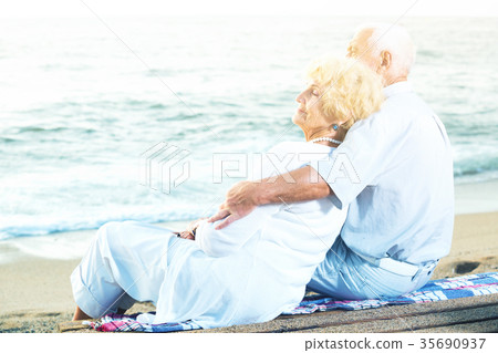 Portrait of female and male on the beach 35690937