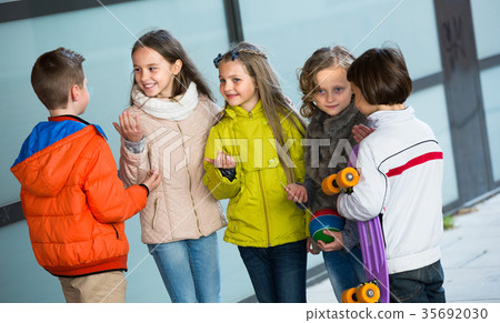 children chatting outdoors 35692030