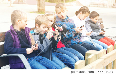 children with mobile devices 35694085