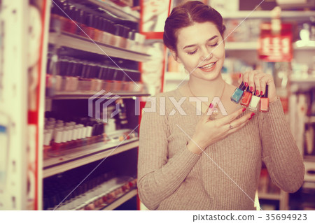 Customer searching for reliable nail polish 35694923