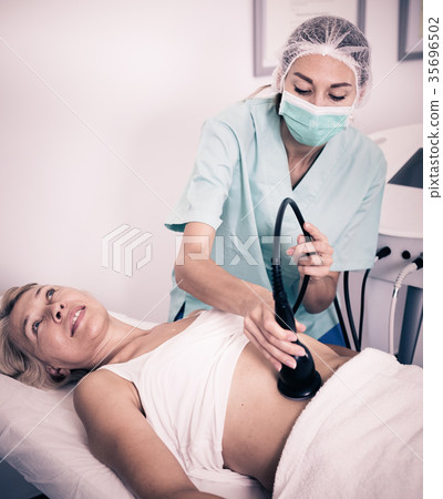 Woman receiving cryoliposuction Woman receiving cryoliposuction 35696502