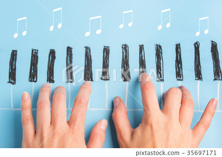 skecth of piano keyboard 35697171