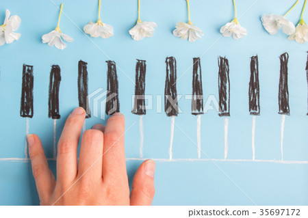 skecth of piano keyboard 35697172