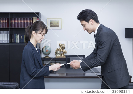 Business card exchange, business scene, refreshing 35698324