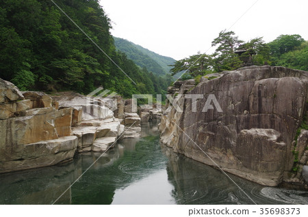 Shinshu Kiso Road scenic The bedridden floor The Taro Urashima legend which the eroded odd rocks in Kiso River also remains 35698373