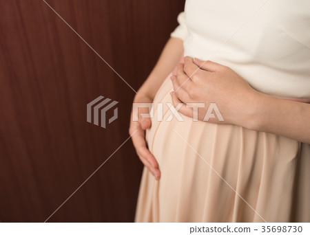 Pregnant woman 35698730