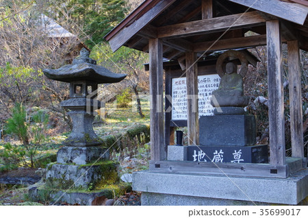 Shinshu's cultural assets, famous craftsman, stone statue of Yuji Moriya 35699017