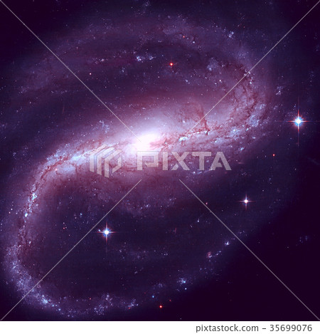 NGC 7479 is a barred spiral galaxy. 35699076
