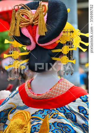 Flower bud 35699782