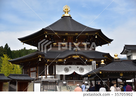 Nishikata Temple (Hondou) 35705902