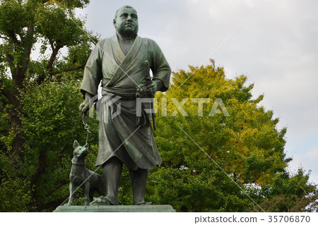 上野公園的地標Saigo Takamori雕像 上野公園的地標Saigo Takamori雕像 35706870