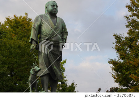 Ueno Park's Landmark Saigo Takamori Statue 35706873