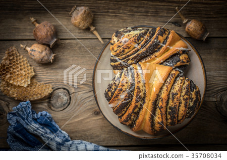 Sweet buns with poppy seed and frosting. Sweet buns with poppy seed and frosting. 35708034