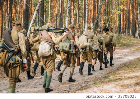 Men Dressed As Russian Soviet Red Army Infantry 35709025