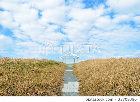 Greek temple and autumn scale cloud (side) Greek temple and autumn scale cloud (side) 35709380