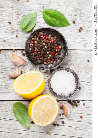 Spices and herbs 35709500