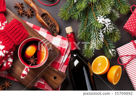 Christmas mulled wine and ingredients 35709892