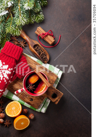 Christmas mulled wine and ingredients 35709894