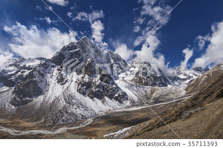 Pheriche valley with Taboche and cholatse peaks 35711393